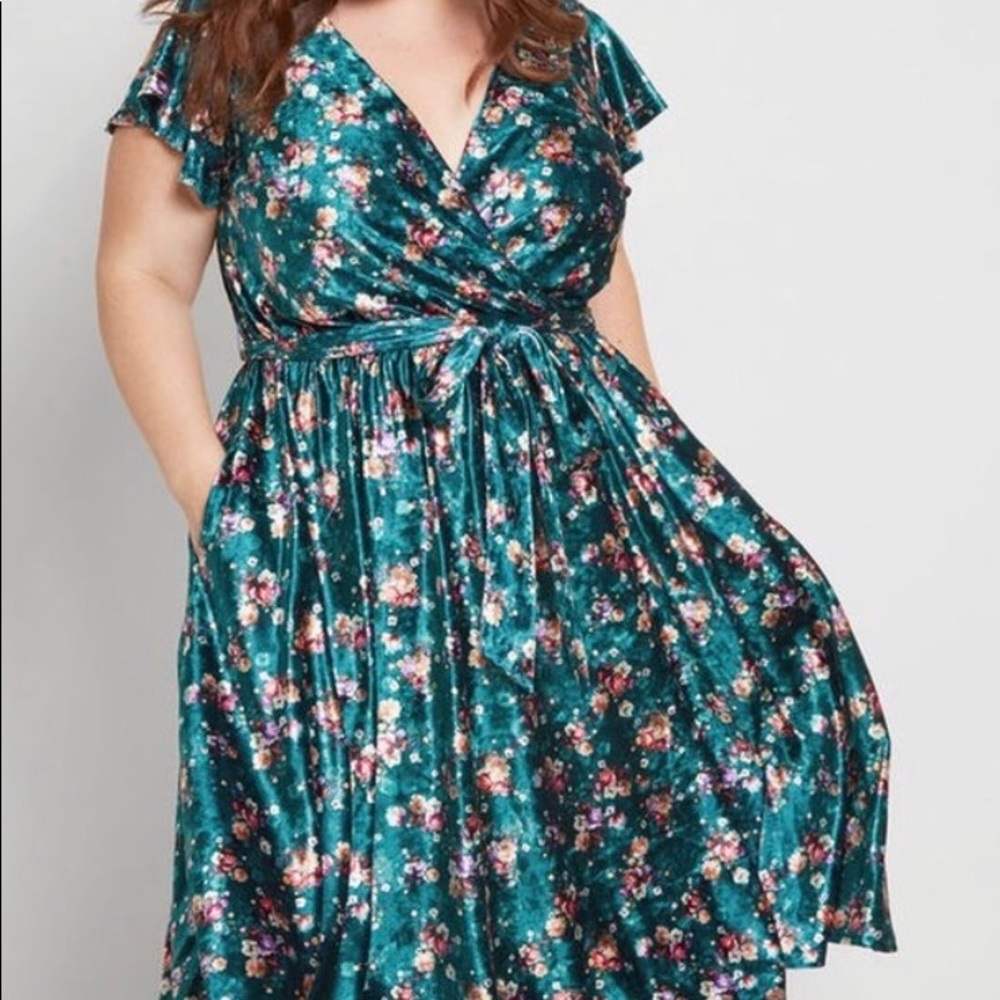 **ISO** Timeless Embrace Velvet Midi Teal 2X/3X